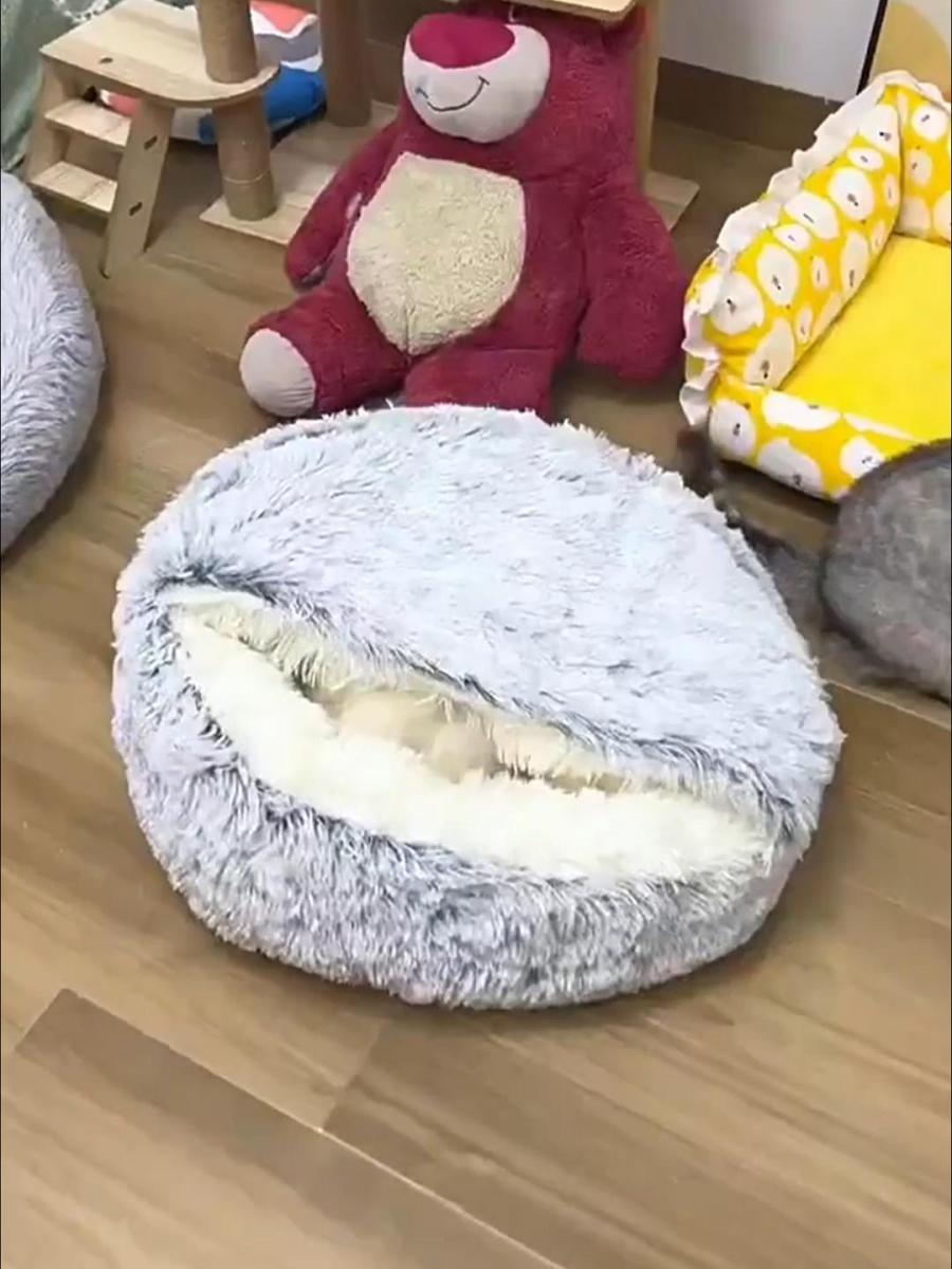 Fluffy Cat Cave Bed – Warm Plush Winter House